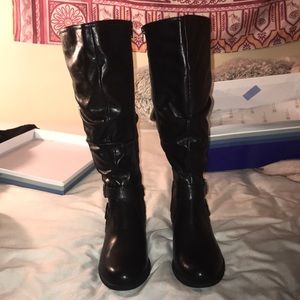 Women’s 7.5 White Mountain Black Boots